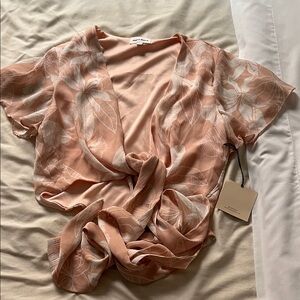 NWT-super down Pink Floral Kimono Wrap